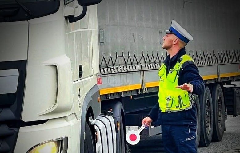 Miał zatrzymane prawko za alkohol, a i tak wsiadł za kółko ciężarówki. Na odzyskanie "nie było go stać" Zdjęcie główne wpisu