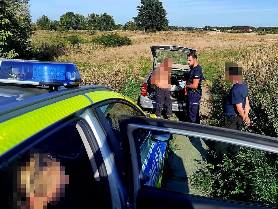 Kierowca z dożywotnim zakazem, pasażer z metą i poszukiwana pasażerka. Prawdziwa kumulacja podczas jednej kontroli Zdjęcie wpisu