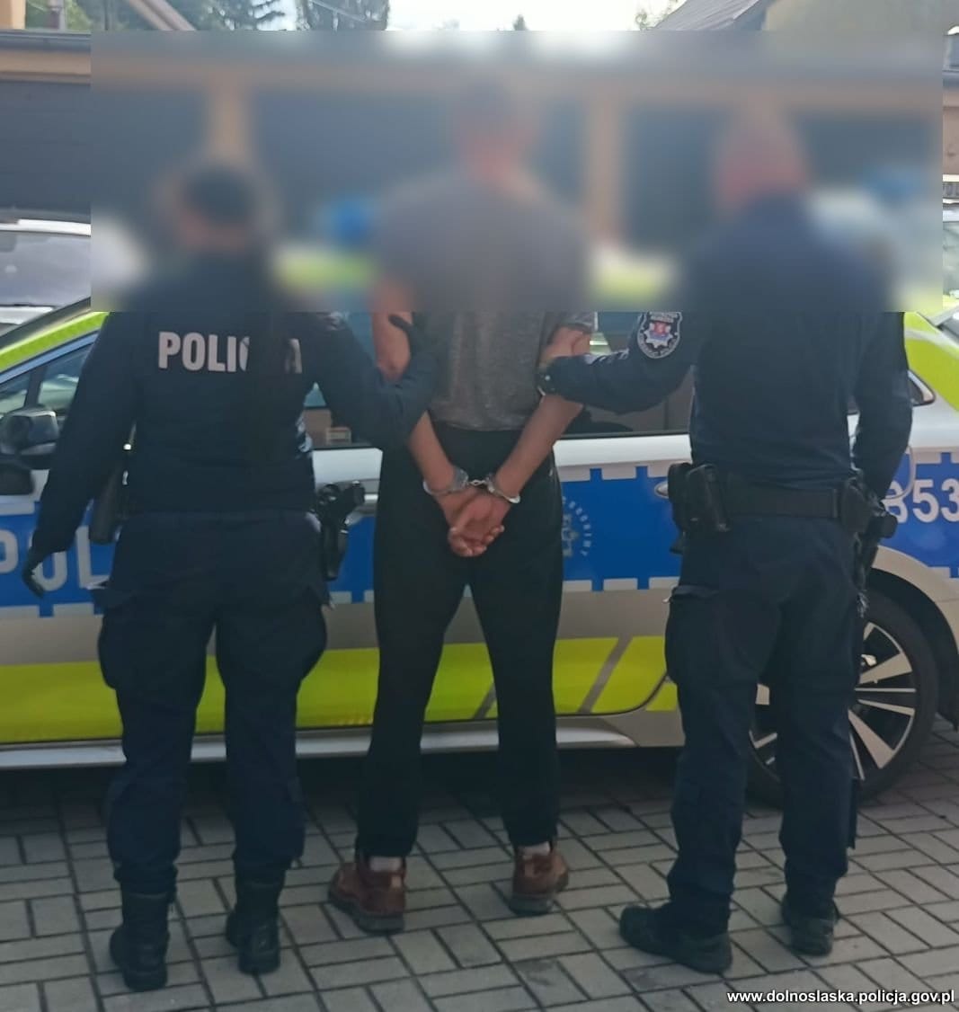 Miał 2,6 promila i sądowy zakaz, a prawa jazdy nigdy nie zrobił. 45-latek uciekał przed policją Zdjęcie wpisu