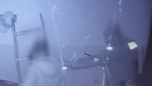 Włamywacze wciąż byli w domu, gdy przyjechała policja. Para złapana na gorącym uczynku [WIDEO]