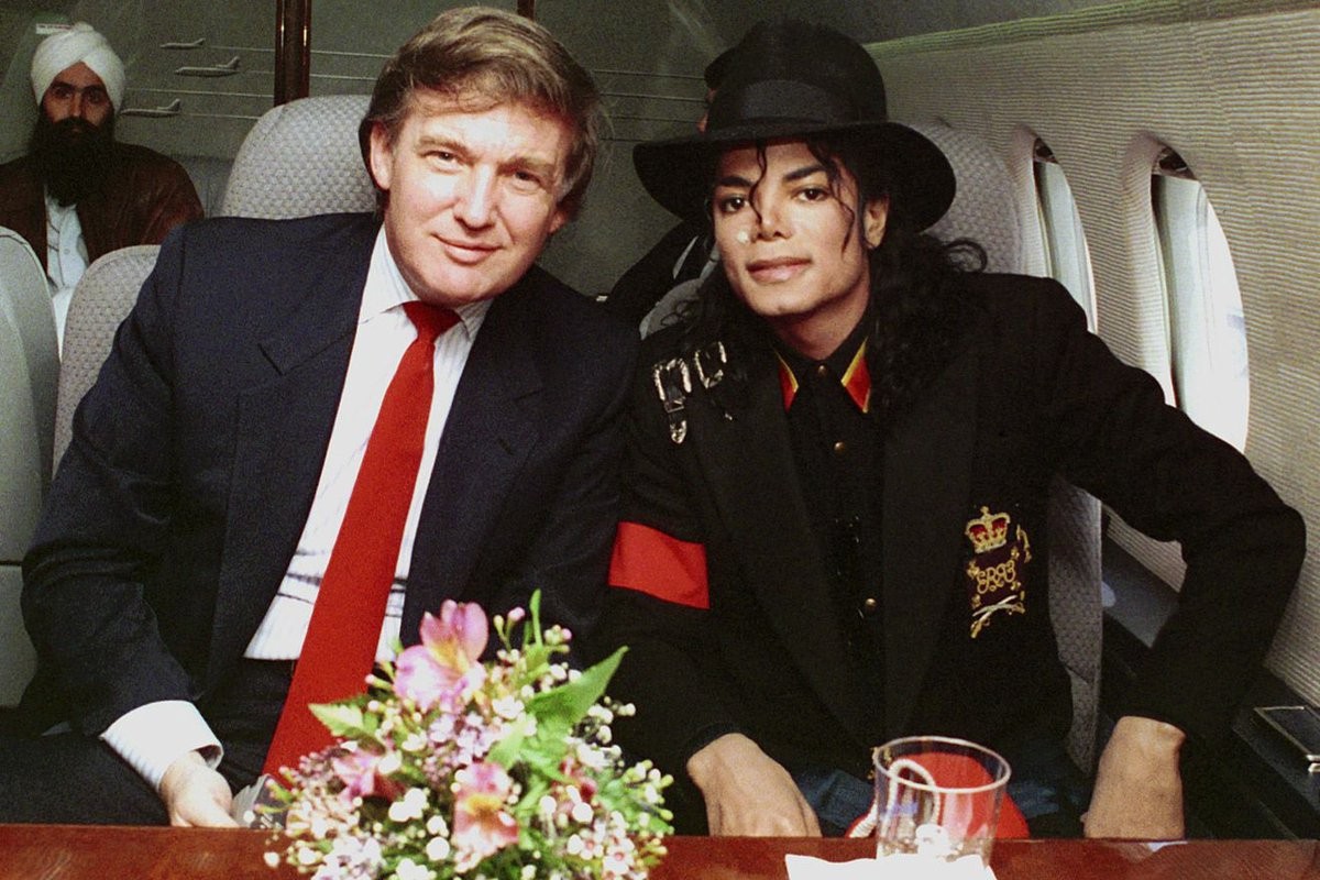 Michael Jackson i Donald Trump w 1990 roku. Z tyłu kucharz Jacksona, Mani Khalsa