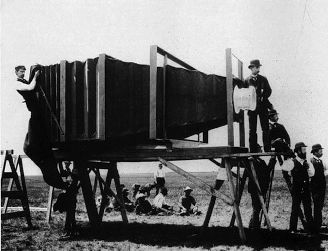 16. Pierwszy teleobiektyw na świecie, 1900.