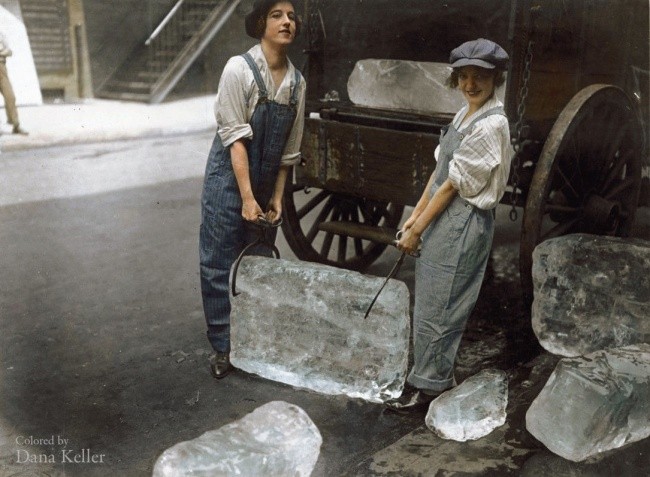 17. Młode kobiety przenoszące lód, 1918.