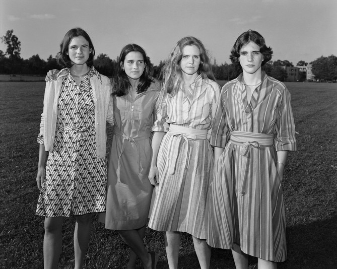 1976 – Siostry miały wówczas od 16 do 26 lat.