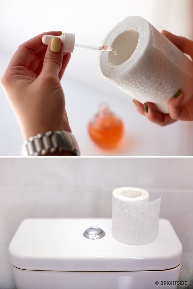 3. Aby uzyskać przyjemny zapach w łazience, skrop wewnętrzną stronę rolki papieru toaletowego twoim ulubionym olejkiem eterycznym.
