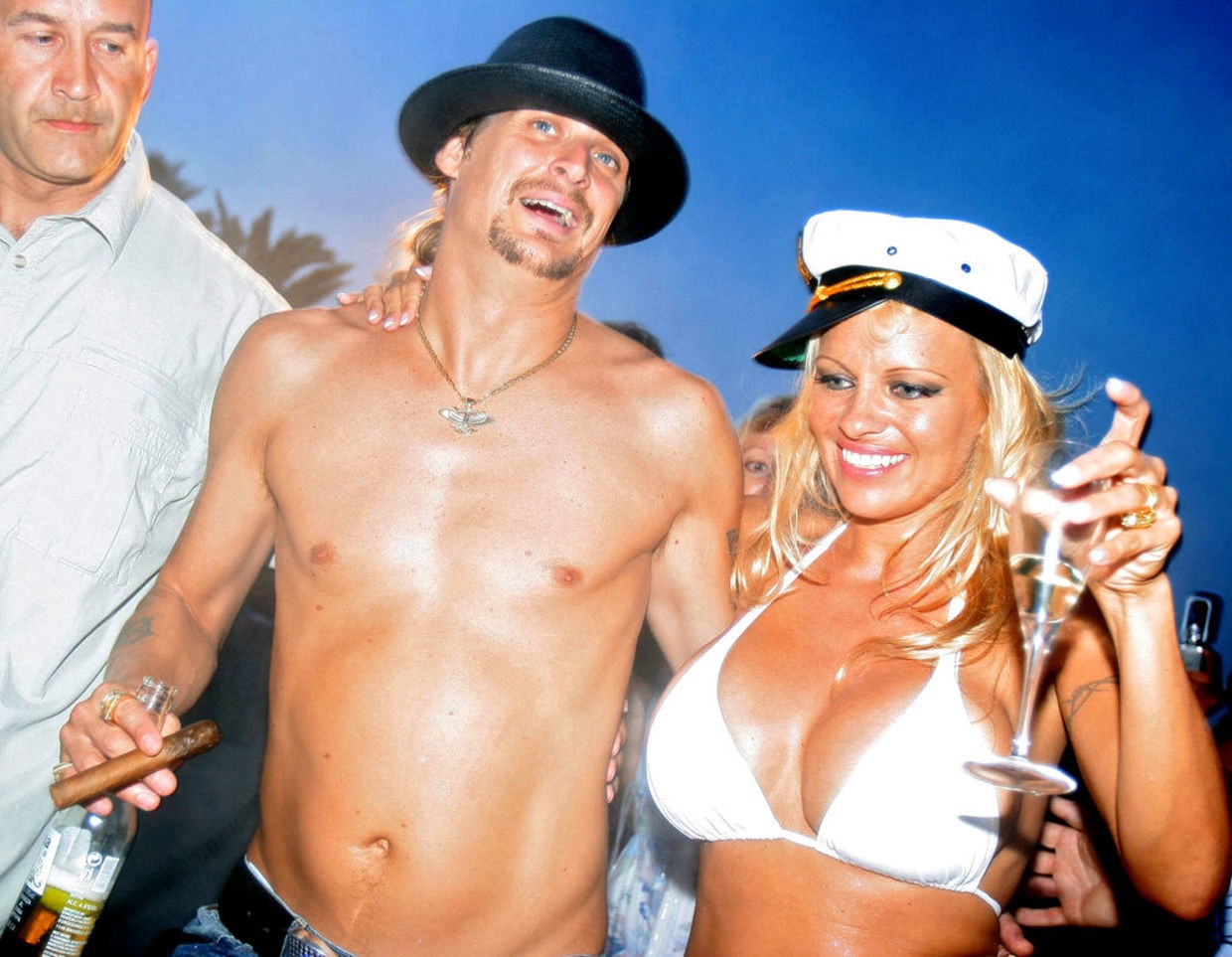 6 Ciekawe czy Pamela Anderson dziś żałuje swojej „ślubnej kreacji”