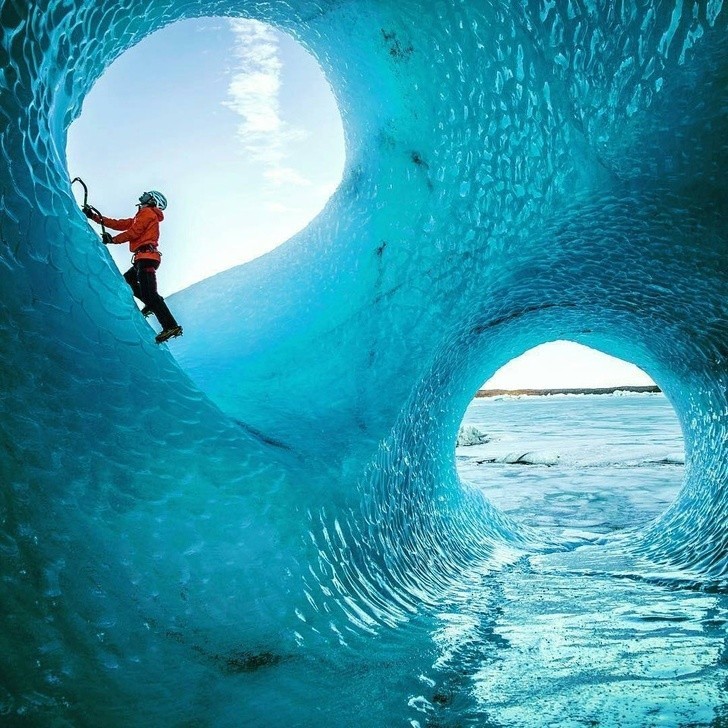 Jaskinie lodowe na Islandii