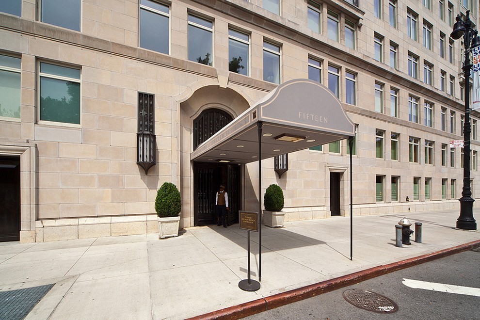 Penthouse znajduje się w budynku Central Park West 15.
