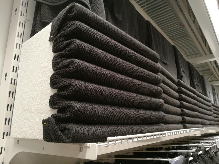5. Sposób w jaki IKEA tworzy te perfekcyjne stosy ręczników.