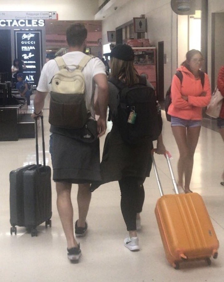 Para wymieniła się danymi do kont na instagramie, a gdy samolot wylądował, wyszli z niego razem. Wygląda na to, że ich historia miłosna dopiero się rozpoczęła.
