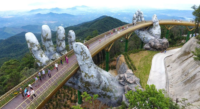Ten most w Wietnamie oczarowuje turystów swoim eleganckim projektem