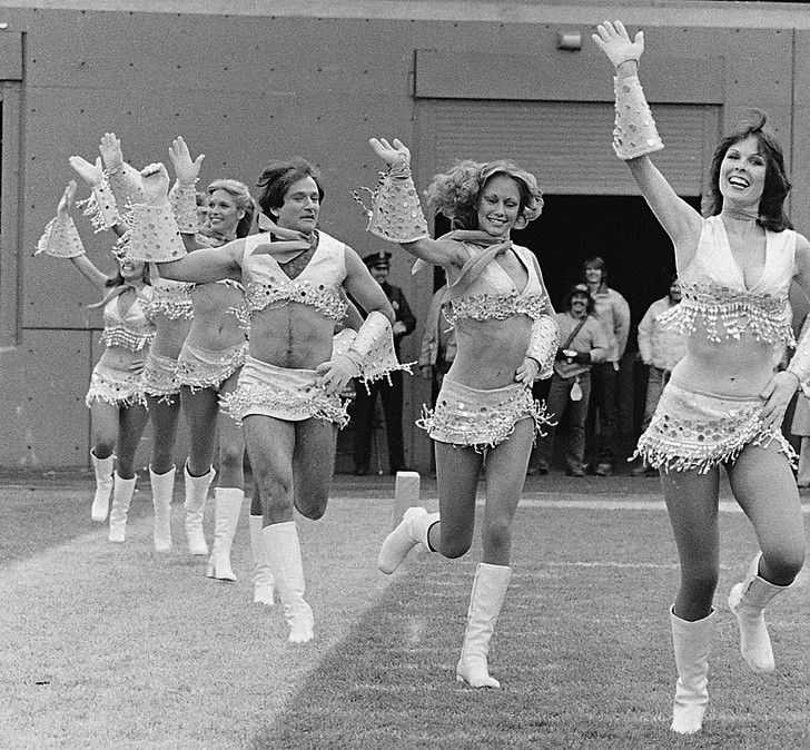 1. Robin Williams w stroju cheerleaderki, 1979