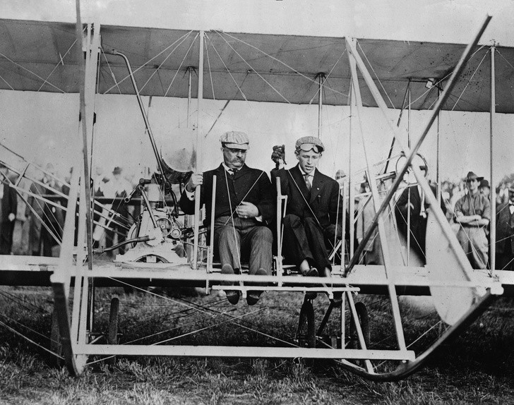 3. Teddy Roosevelt, pierwszy prezydent, który odbył lot samolotem, 1910