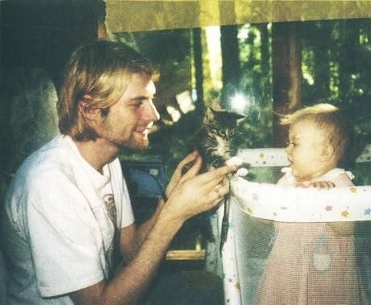 8. Kurt Cobain ze swoją córką, 1993