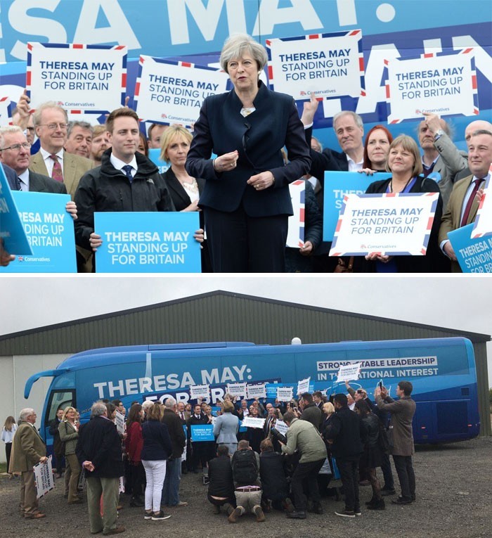 7. Theresa May przed partyjnym busem w Northumberland.