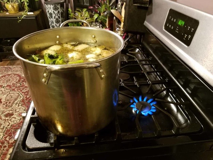 Zastanawiałam się czemu po godzinie zupa nie zaczęła się gotować 