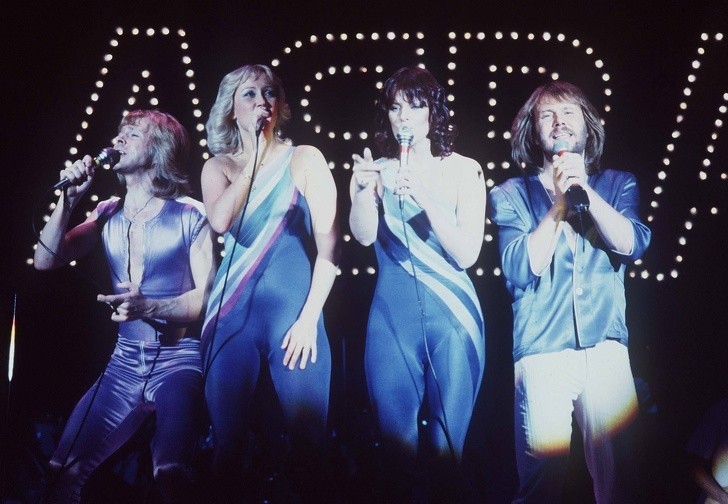 Bonus: Dlaczego członkowie zespołu ABBA ubierali się w dziwaczne stroje?