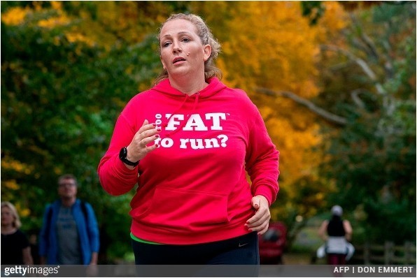 7. Julie Creffield powiedziano, że jest za gruba aby biegać. Dziś jest ona uczestniczką maratonów, pisarką, i mówczynią motywującą.