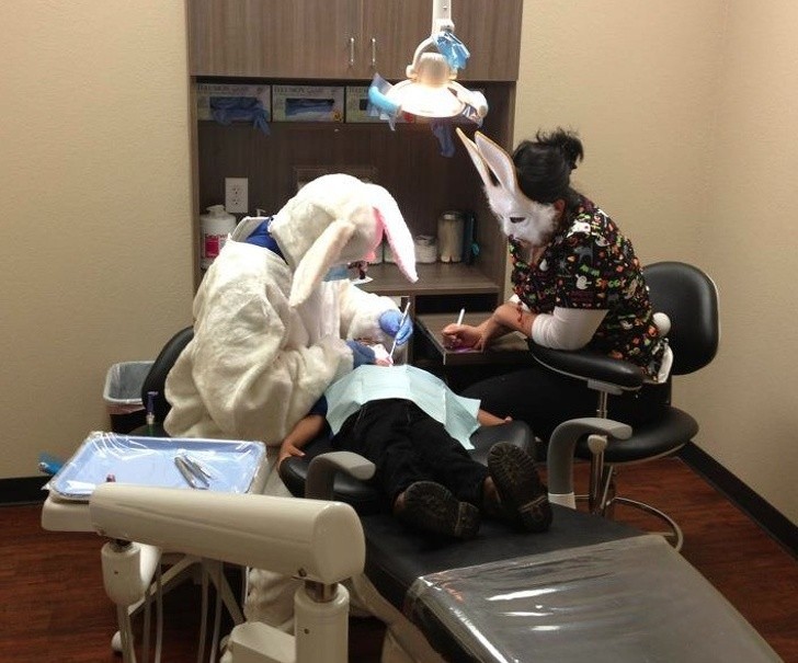 Dentysta z podejściem do młodych pacjentów 