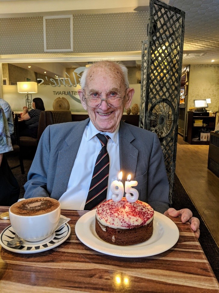 Mój dziadek podczas 95 urodzin.