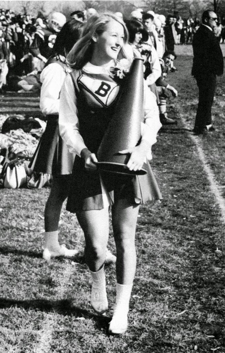Meryl Streep jako cheerleaderka w szkole.