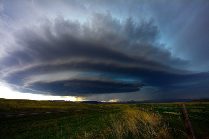 Superkomórka burzowa to najgroźniejszy typ chmury burzowej. Może ona utrzymywać się wiele godzin i przemierzać setki kilometrów. Odpowiada za powstawanie większości silnych tornad.