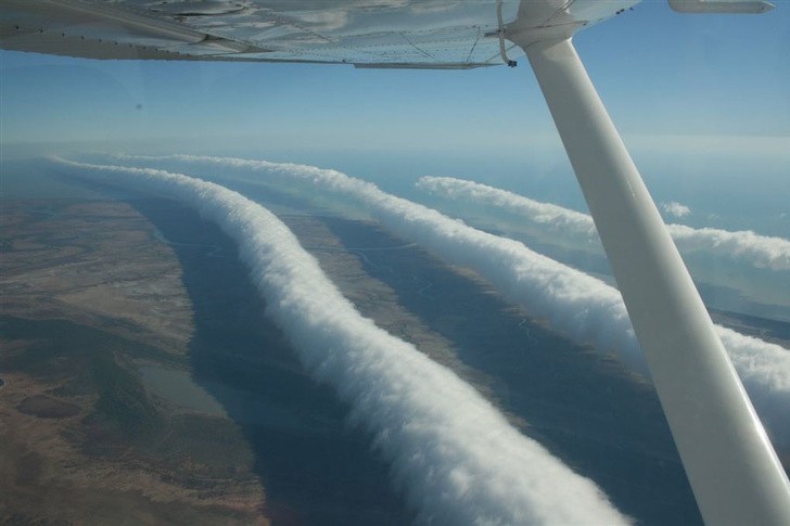 Chwała poranna to rzadki fenomen, który powstaje gdy chmura tworzy charakterystyczny wał.