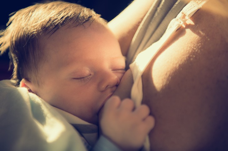 2. Kobiety w ciąży, a także niedługo po urodzeniu dziecka, mogą automatycznie wytwarzać mleko gdy słyszą płacz dziecka (niekoniecznie swojego)
