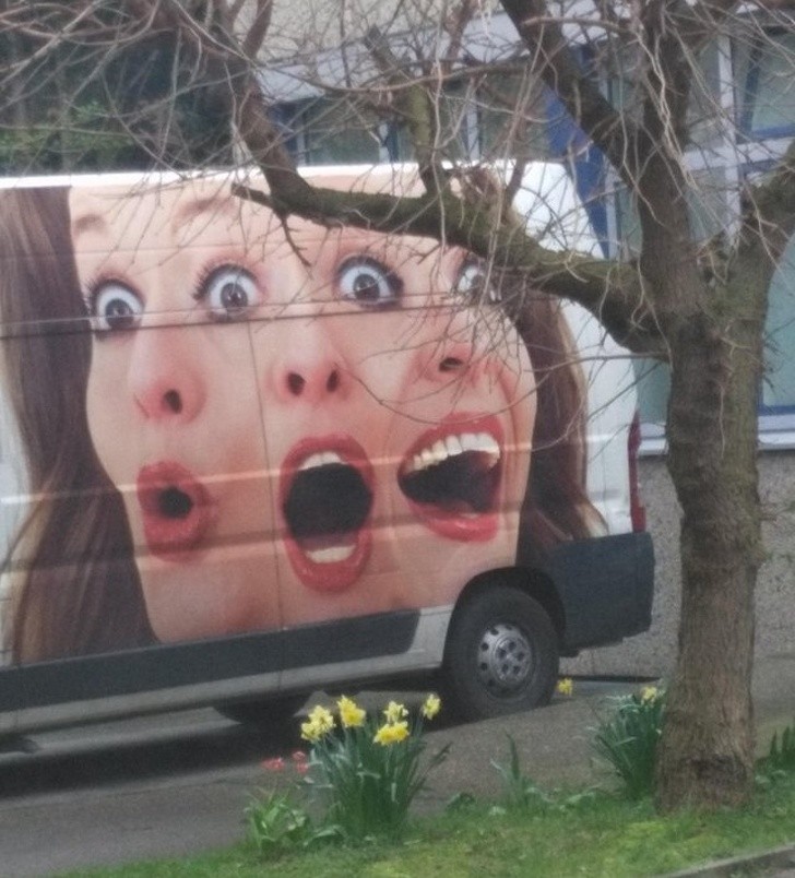 Widziałam tego vana niedaleko mojej szkoły. Jestem troszkę zaniepokojona...