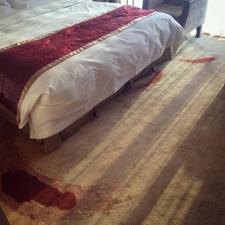 Miejsce zbrodni? Nie. Nietypowy wzór dywanu w hotelu.