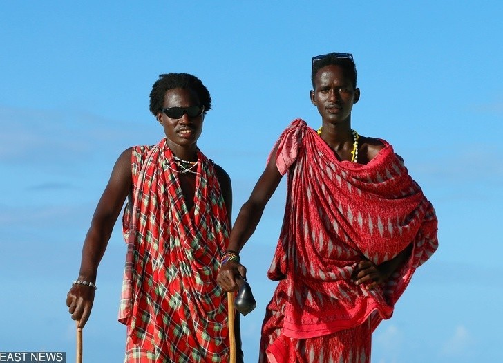 3. Witanie się z innymi poprzez plucie, Maasai