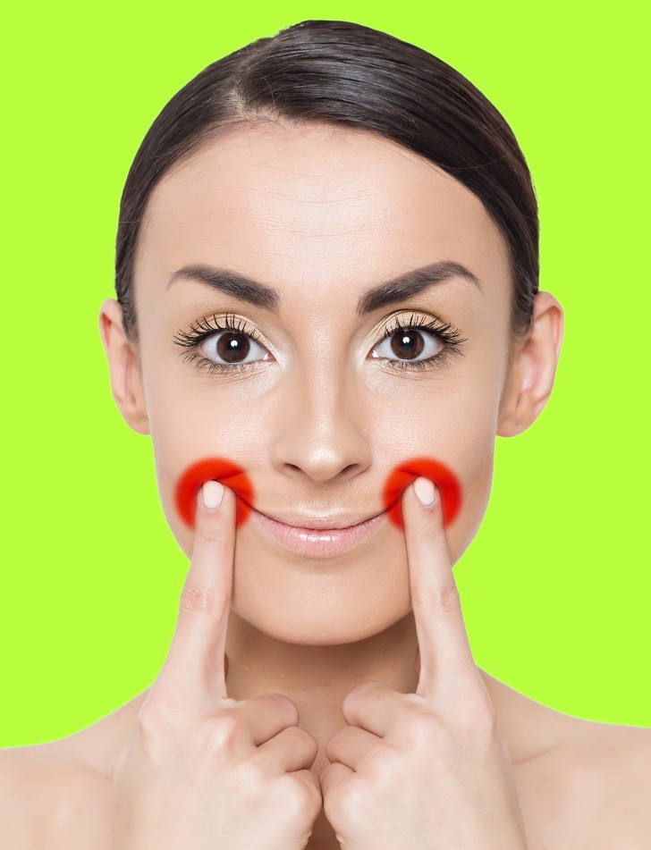 2. Unoszenie kącików ust