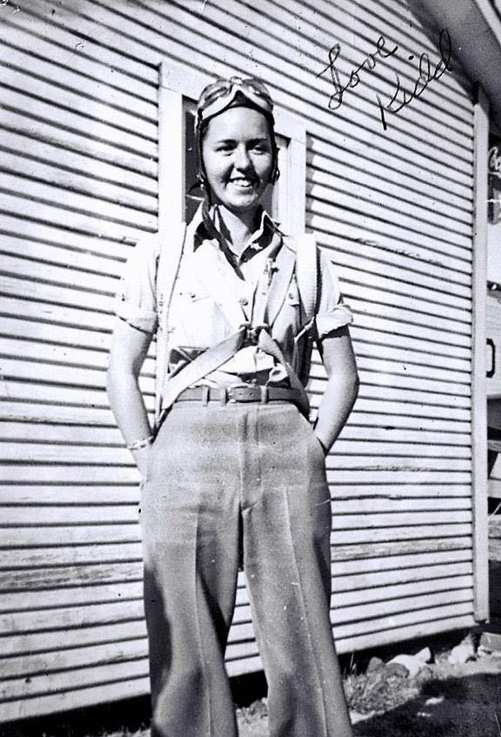 "Moja babcia o ksywce Kidd nie mogła dołączyć do sił powietrznych bo była kobietą. Uczyła więc młodych mężczyzn latać podczas II wojny światowej."
