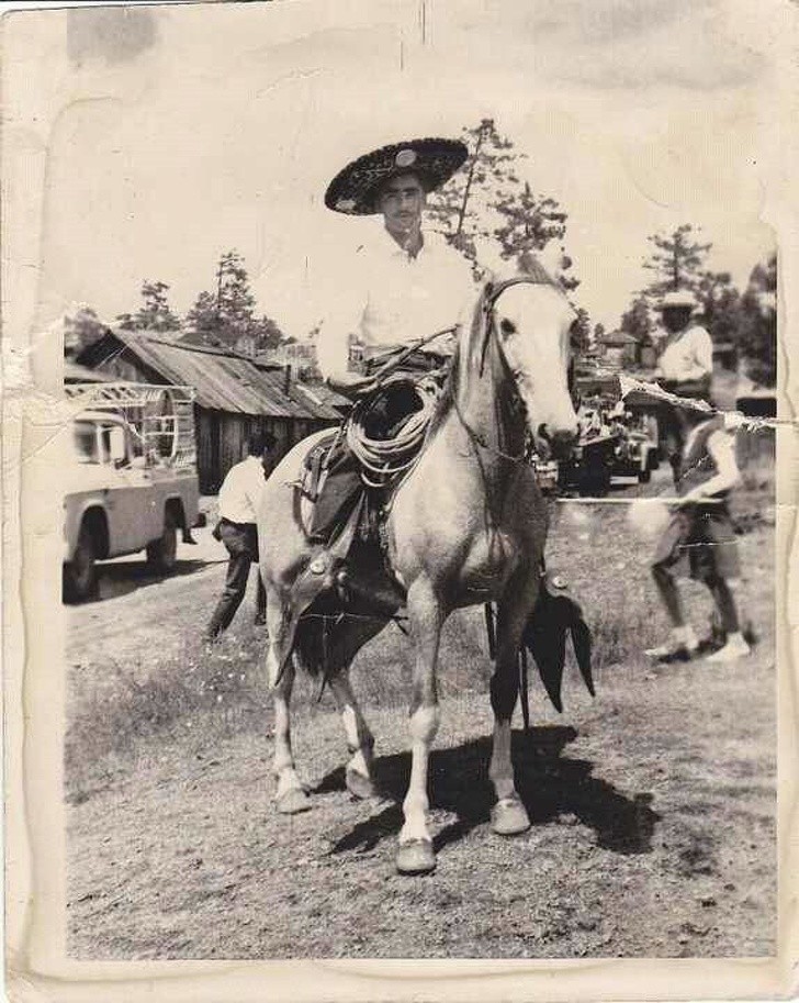 Mój dziadek jako twardy kowboj, lata 60, Chihuahua, Meksyk."