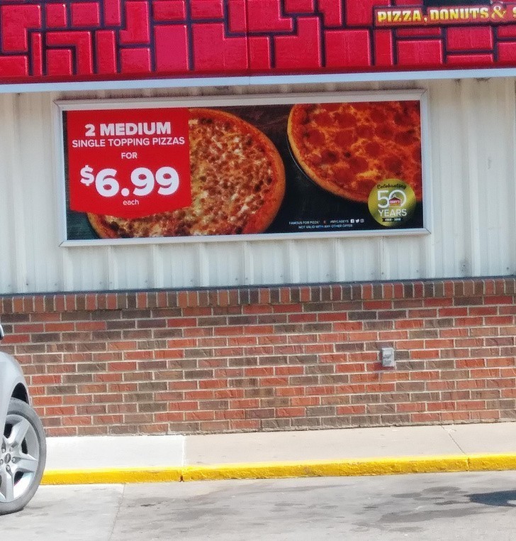 2 średnie pizze za 6.99? Małym drukiem dopisane, że 6.99 za sztukę 