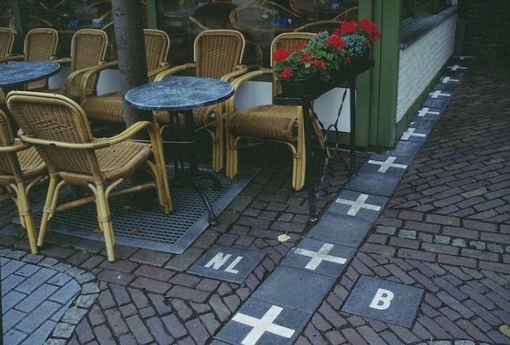 Niepozorna granica Belgii i Holandii.