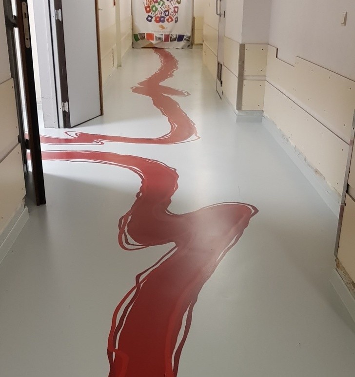 To nie miejsce zbrodni, tylko korytarz szpitala