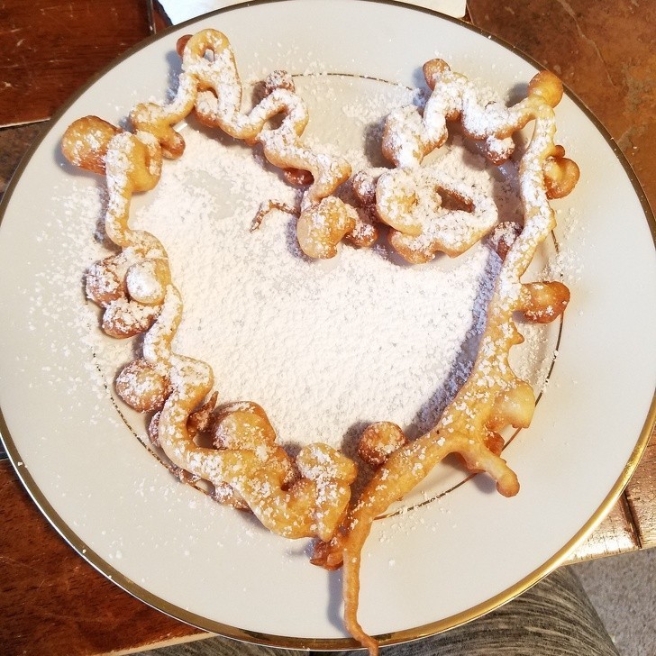 Dowód miłości mojego męża - ciastko w kształcie serca.