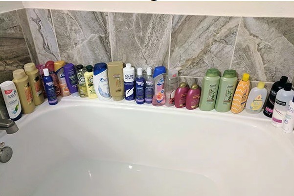 Moja żona nigdy nie kończy butelki szamponu czy żelu przed kupieniem nowej sztuki