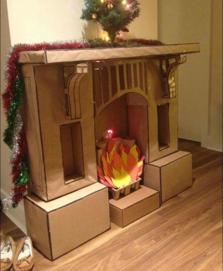Ten chłopak zbudował dla swojej dziewczyny sztuczny kominek, bo marzyła o miejscu do powieszenia świątecznych skarpet