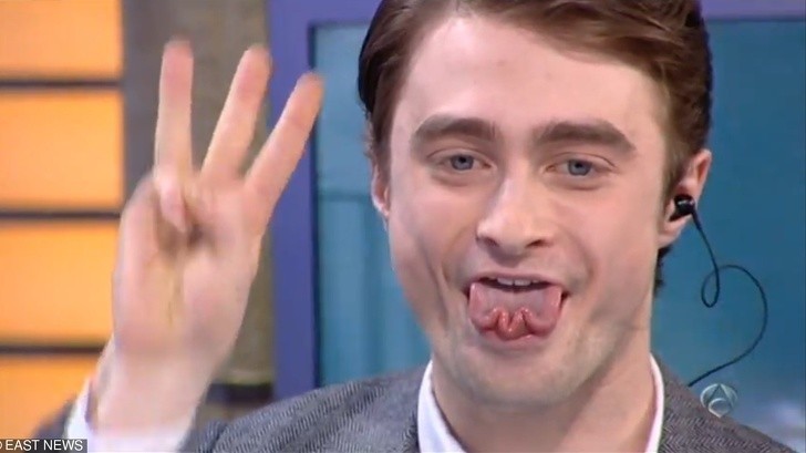 3. Harry Potter zna mowę węży, ale Daniel Radcliffe także ma w zanadrzu parę sztuczek z językiem.