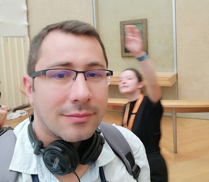 Próbowałem zrobić selfie z Mona Lisą.