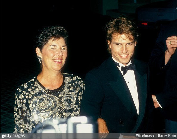 Tom Cruise pojawił się na ceremonii wręczenia Oscarów ze swoją mamą, Mary Lee Pfeiffer, 1990