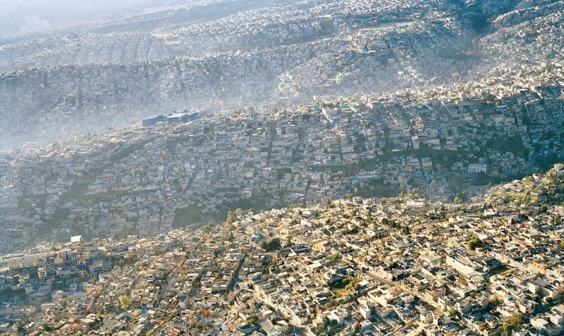 1. Widok na przeludnione miasto Meksyk (20 milionów mieszkańców)