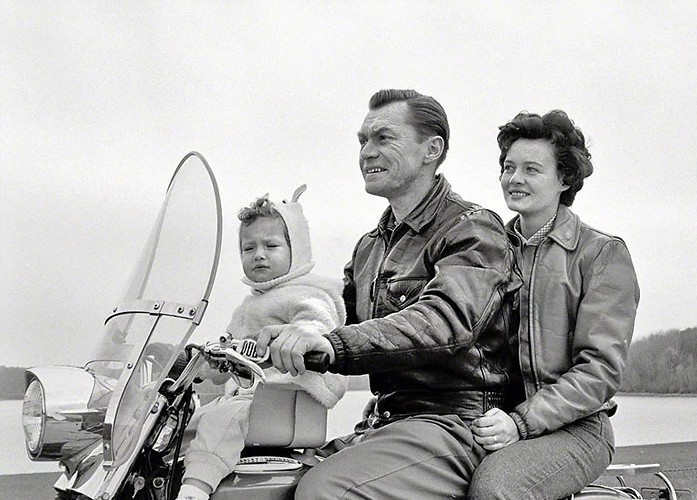14. Harley z fotelikiem dziecięcym, 1962.