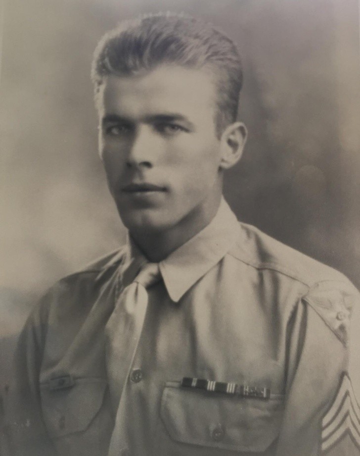 "Zdjęcie mojego dziadka tuż przed odlotem na front podczas II wojny światowej"