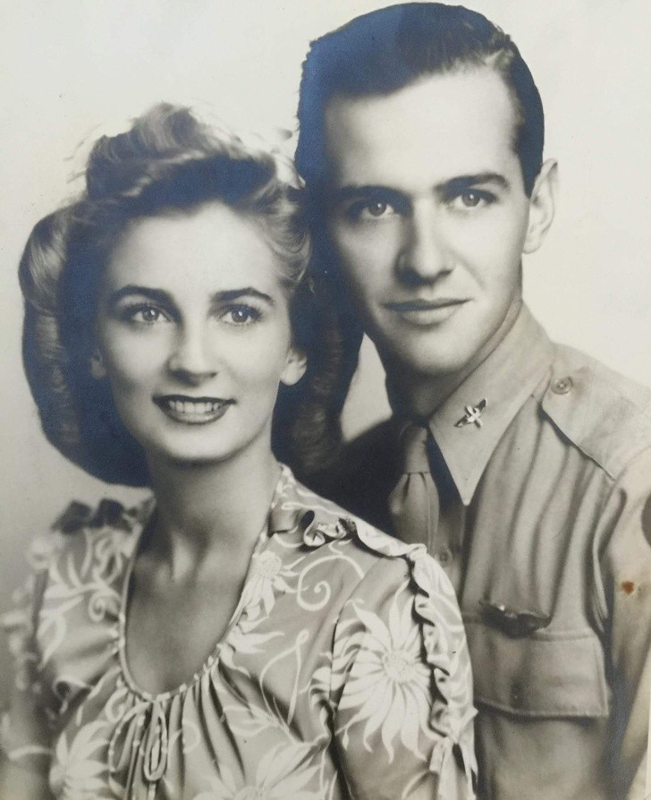 "Mój dziadek i moja babcia w dniu swoich zaręczyn, 1944"