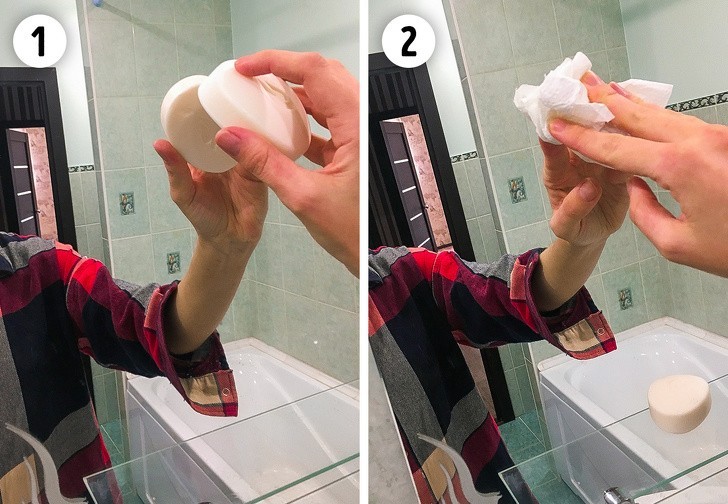 5. Wyczyść lustro w łazience i zapobiegnij parowaniu.