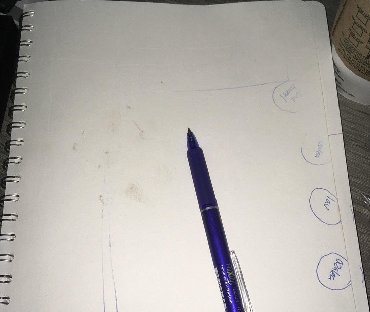 13. "Zaczęłam używać długopisów, których tusz można wymazać za pomocą ciepła. Przypadkiem zostawiłam zeszyt na słońcu."