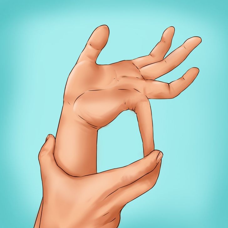 Ćwiczenie 3: Zegnij mały palec równolegle do przedramienia
